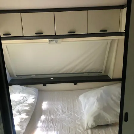 Camping Wohnwagen Am Ostsee-kuestenradweg Zweedorf